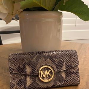 Wallet by Michael Kors. Snakeskin.